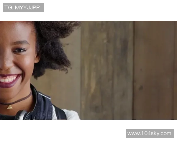 黑人足球明星爆炸头引领时尚潮流展现个性魅力的独特风采